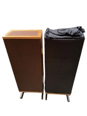 Vandersteen 2C Speakers Light oak Finish MCM Includes Stands and Covers GREAT