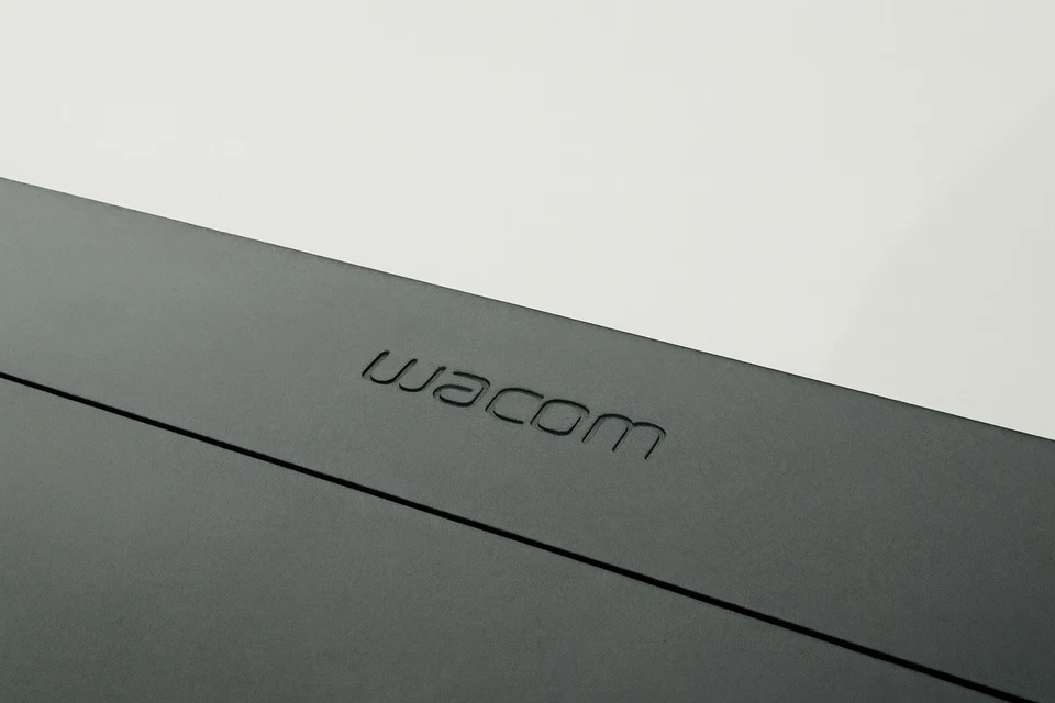 Wacom Intuos Pro PTH-651 BLACK MEDIUM Art Graphics Tablet, NO PEN  OR USB CABLE - Image 4 of 4