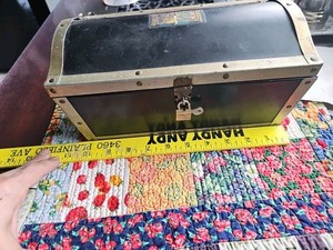 PIRATE'S TREASURE CHEST, TOY, early 1960 s, full metal, RARE