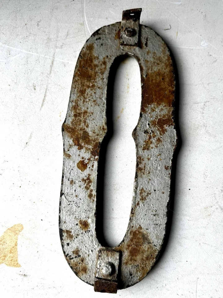 Linda placa antiga de letreiro de resgate de construção letra O ferro fundido 11" - Imagem 2 de 4