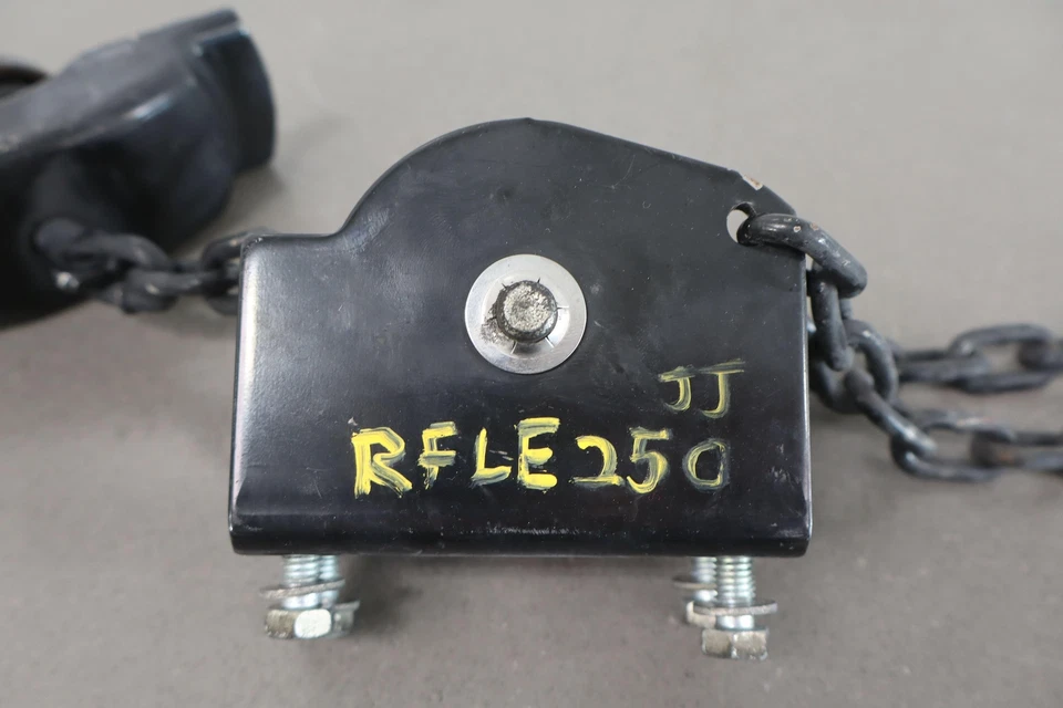 Manivela portadora de neumáticos de repuesto central trasera OEM 10-23 Lexus GX460 con cadena probada Foto 2 de 4