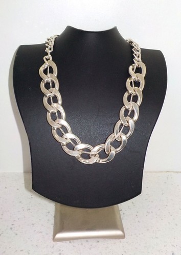 Collier Ras De Cou En Métal Argenté - Grosse Maille - Sans Marque - Occasion
