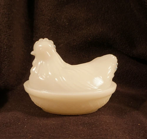Vtg Hazel Atlas Milk Glass Small Solid White Rooster / Hen On Nest Dish