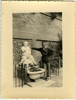 ALTES FOTO - VINTAGE SNAPSHOT - MANN SKULPTUR PALAST PITTI ITALIEN LUSTIG