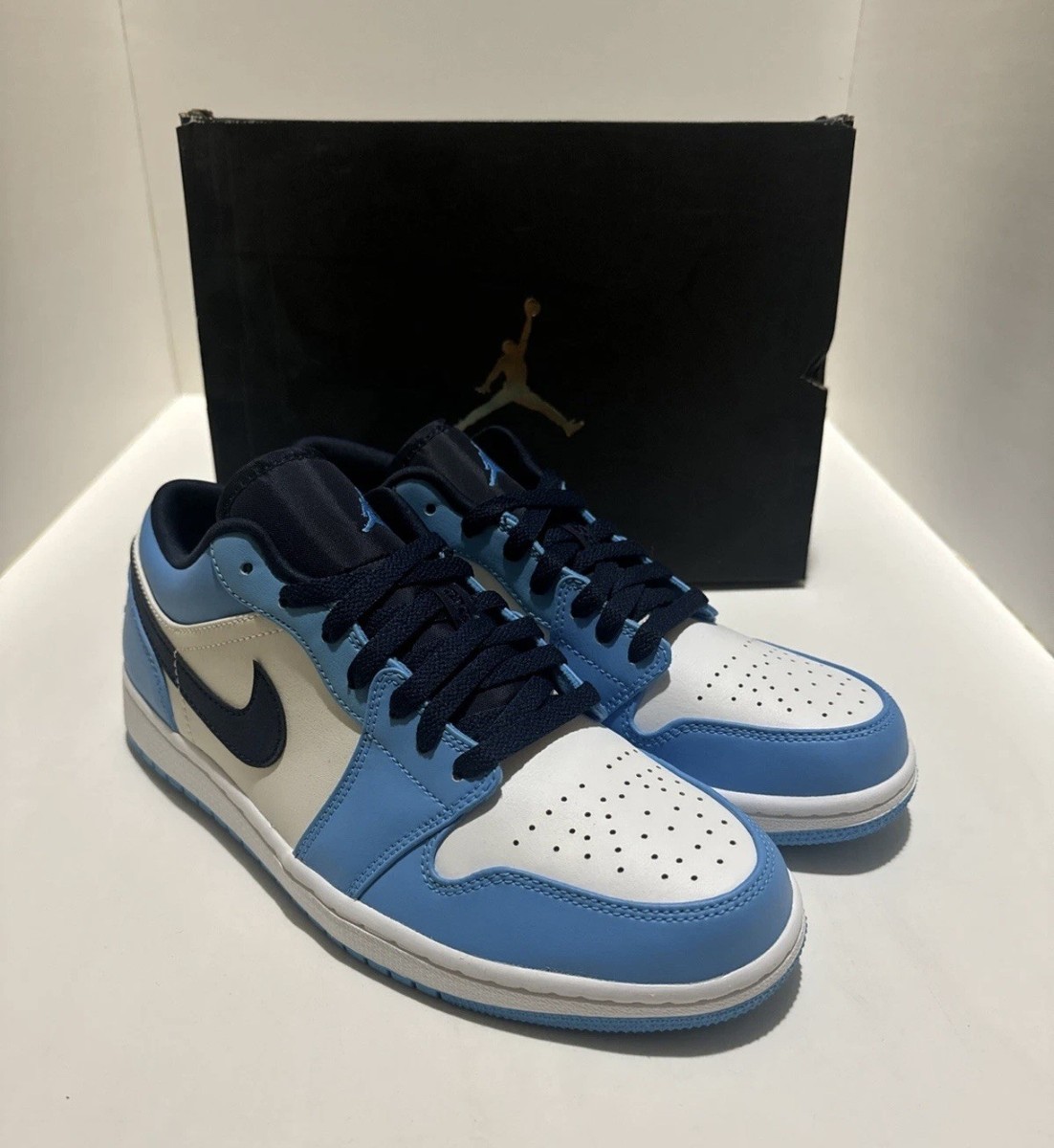 Nike Air Jordan 1 Low ネイビー/ホワイト　オブジディアン Nike Men's Air Jordan 1 Low Sneaker, White/Dk Powder Blue-Obsidian