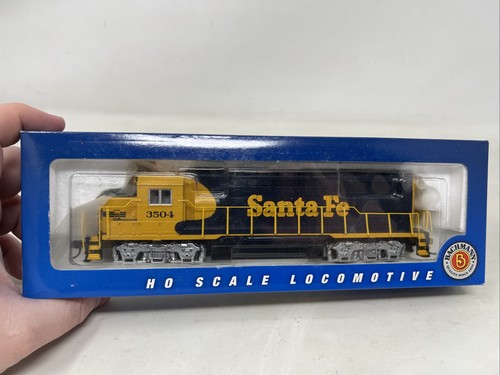 BACHMANN HO #63504 SANTA FE #3504 EMD GP-40 DIESELLOK | Zustand: Used
