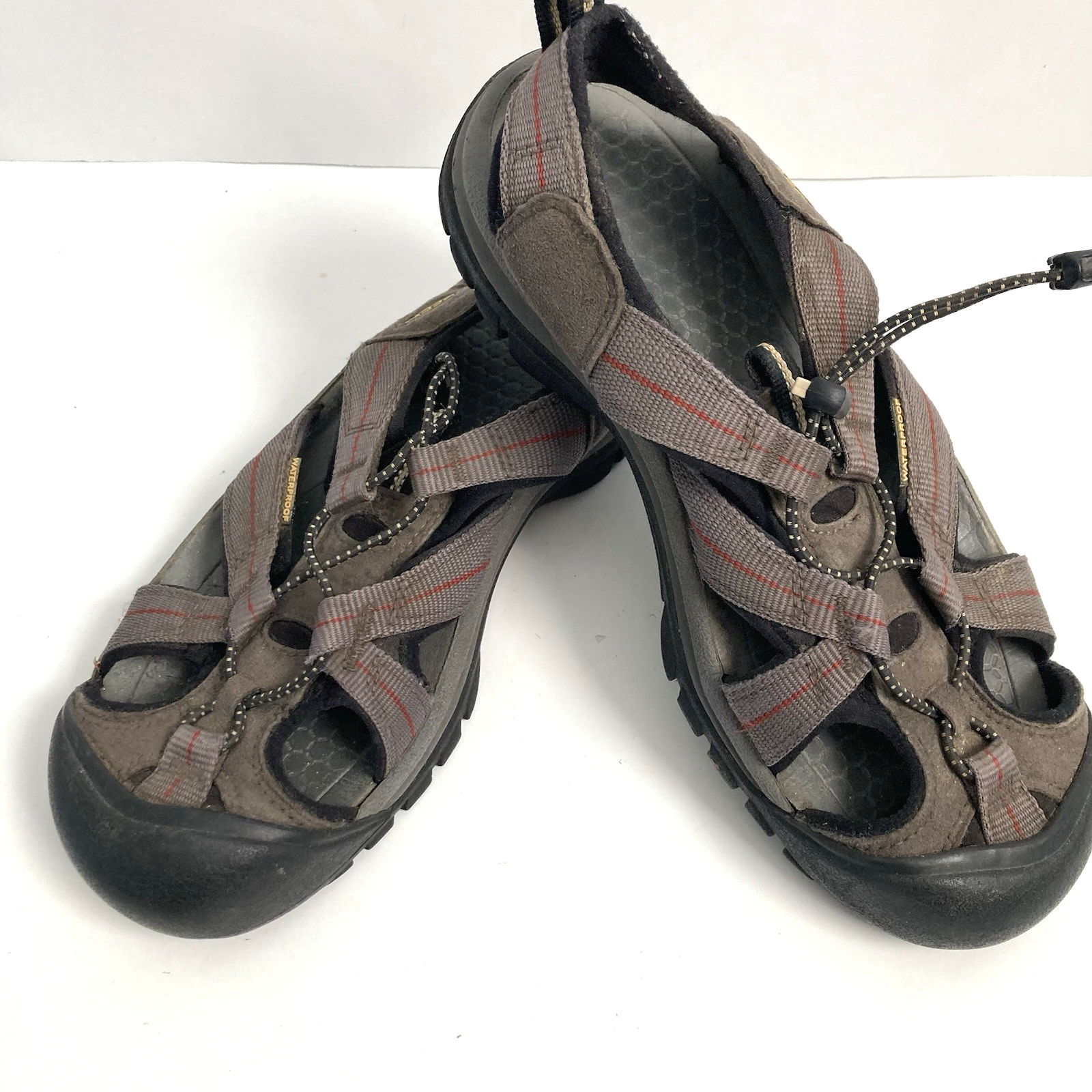 Sandali Keen Newport grigio rosso impermeabili punta chiusa escursionismo uomo taglia 10 US