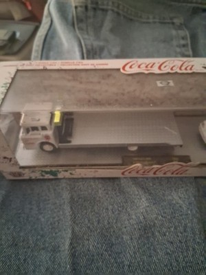 M2 Machines COCA-COLA 1990 Ford C-8000 & 1990 Ford Mustang GT - TW05