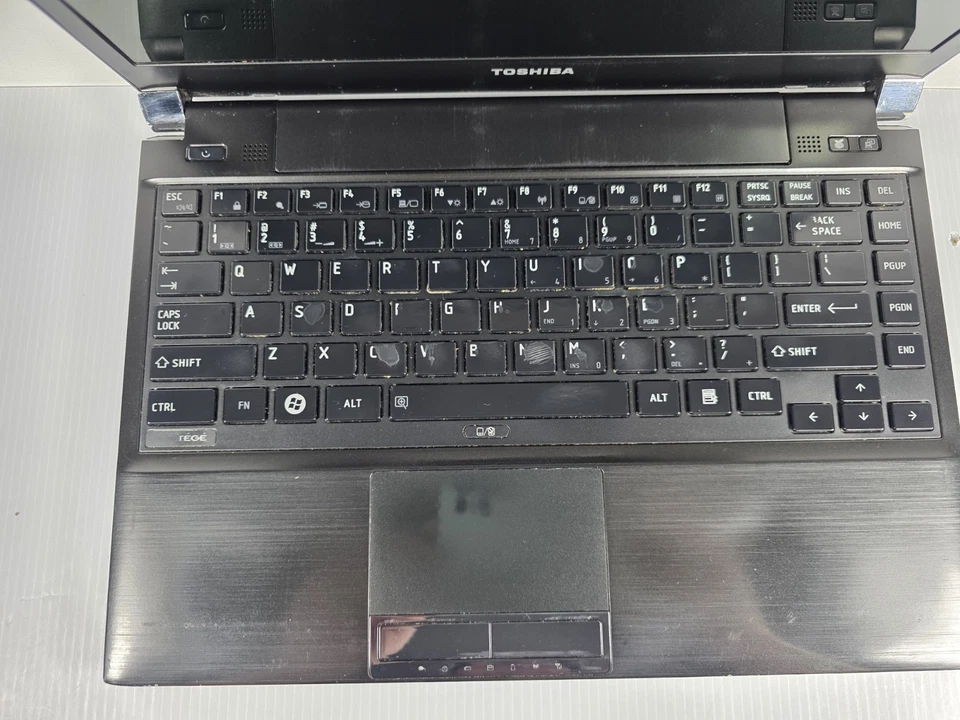 Toshiba Portege R705-P25 laptop 4GB RAM NO HDD Combo - Image 3 of 4