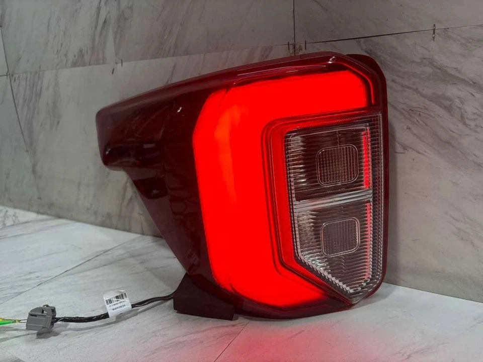 Ford Explorer 2020 2024 conjunto de luces traseras exteriores OEM lado del conductor izquierdo halógenas Foto 2 de 4