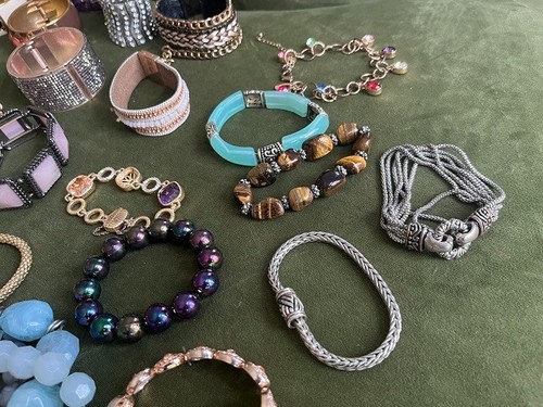 71 Vintage Costume Jewelry Womens Bracelets From Estate of a Jewelry Collector - Picture 5 of 24