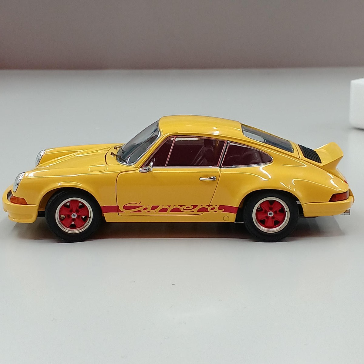 EBBRO エブロ 1/24 PORSCHE 911 カレラ RS イエロー EBBRO 1/24 PORSCHE 911 CARRERA 2.7 RS 1973 YELLOW | エブロ