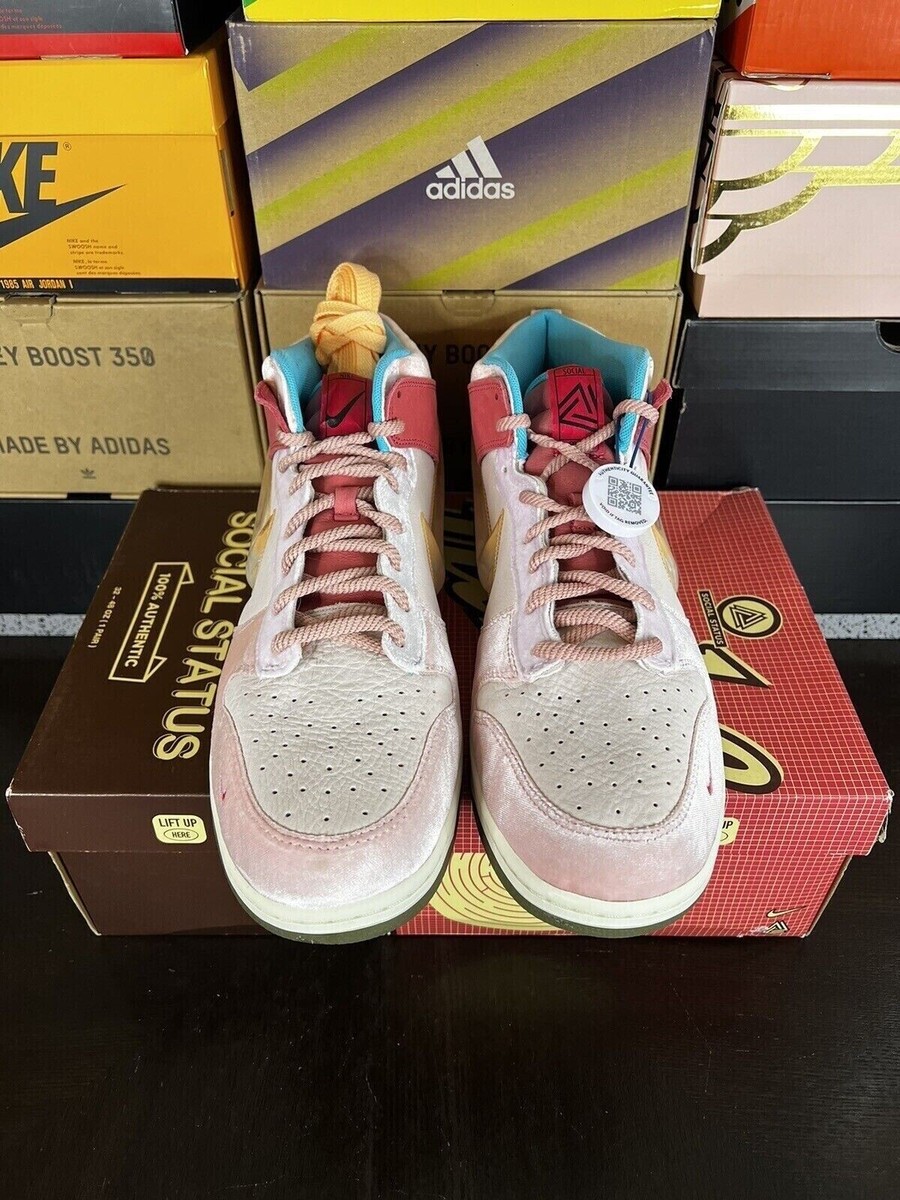 Size 9 - Social Status x Nike Dunk Mid Strawberry Milk for  display picture 1