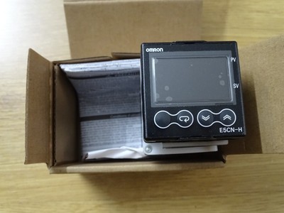 Omron E5CN-HC2M-500 digital temperature controller
