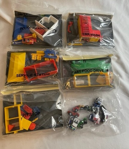 Micro Matchbox Playsets 1995 Stazione di Servizio Lavaggio Auto Pitstop, ecc- NUOVO - Foto 1 di 8