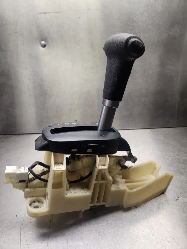 Palanca de cambios de transmisión automática Hyundai Accent 2006-2011 OEM 46720-1G000 Foto 3 de 4