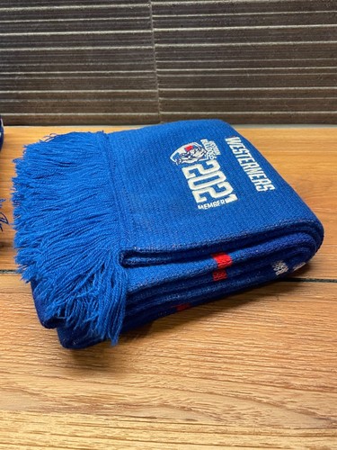Western Bulldogs Member Duffle Bag /3 Scarfes / Hat / Tee & Blanket -Mixed Years - Picture 13 of 24