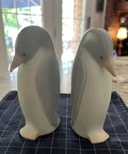 Vtg Porcelain Penguins Crowning Touch Japan Set of 2 5 3/4 in tall, 2 in wide