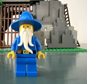 (Lego set 6076 dark dragons den) Missing 1-3 pieces