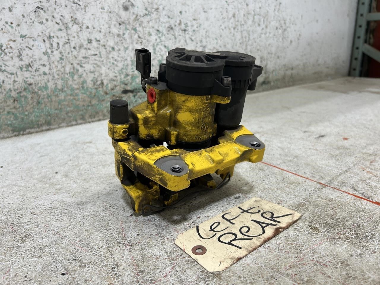 2022 MASERATI LEVANTE Driver Side Rear Caliper OEM W/Bracket and Elec E Brake 