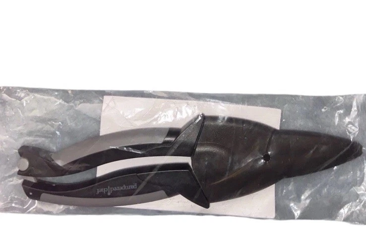 New Pampered Chef 1088 Professional Shears with Cover Black/Gray - Image 2 of 4