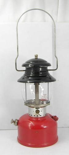 VINTAGE 1963 7455 RED KEROSENE SINGLE MANTLE LANTERN-COLEMAN GLOBE IN BOX CLEAN