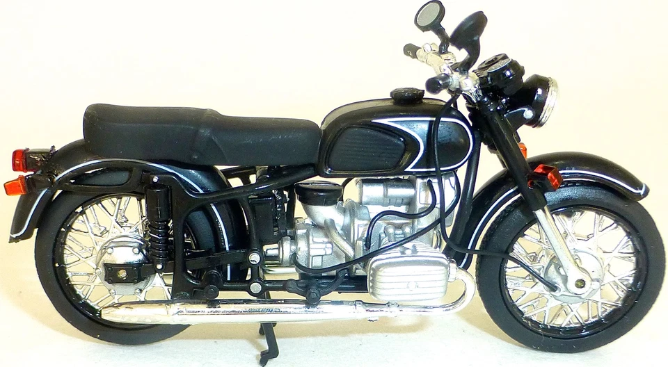 KMZ Dnepr MT10 Motorrad schwarz DDR 1:24 ATLAS 7168118 NEU OVP LA3 µ * - Bild 4 von 4