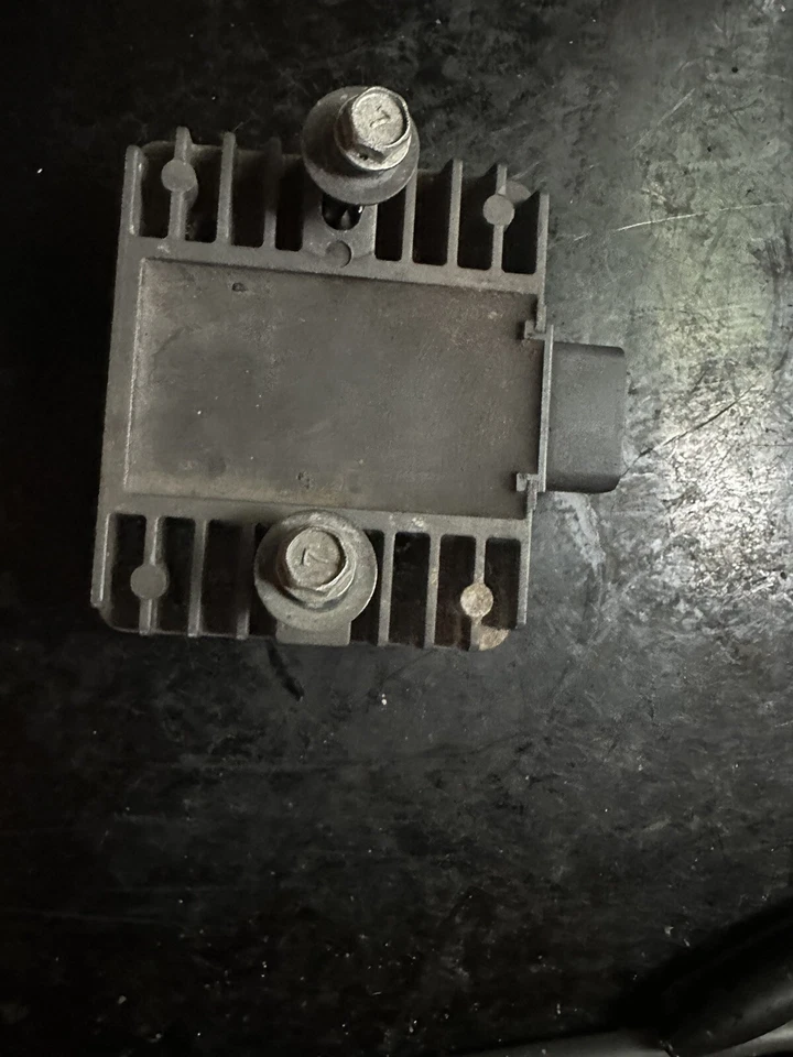 2010-13 Kawasaki Z1000 Oem Voltage Regulator - Image 3 of 4