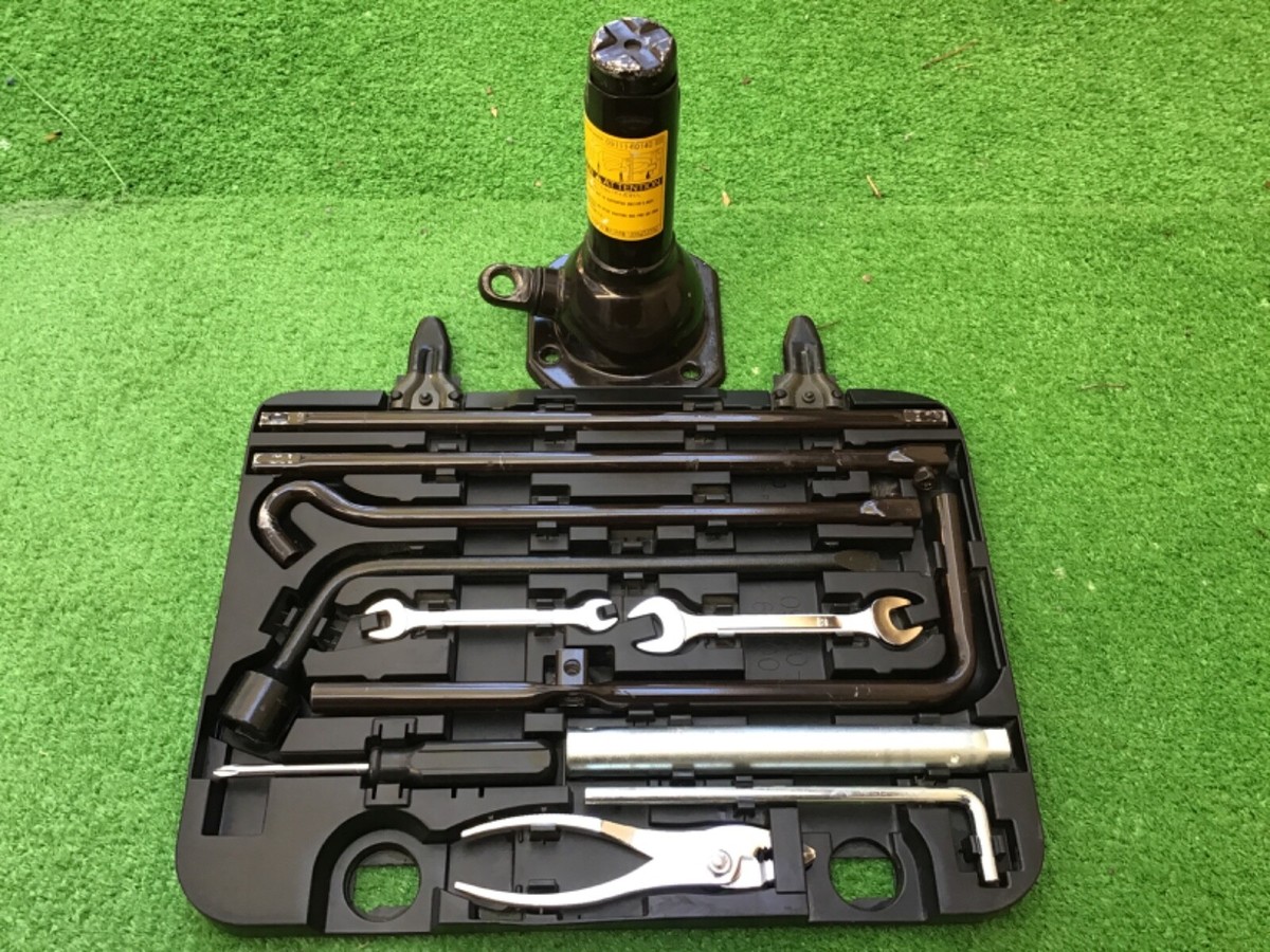 2003-2009 Lexus GX470 Jack & Tool Kit With Tan Door Cover OEM