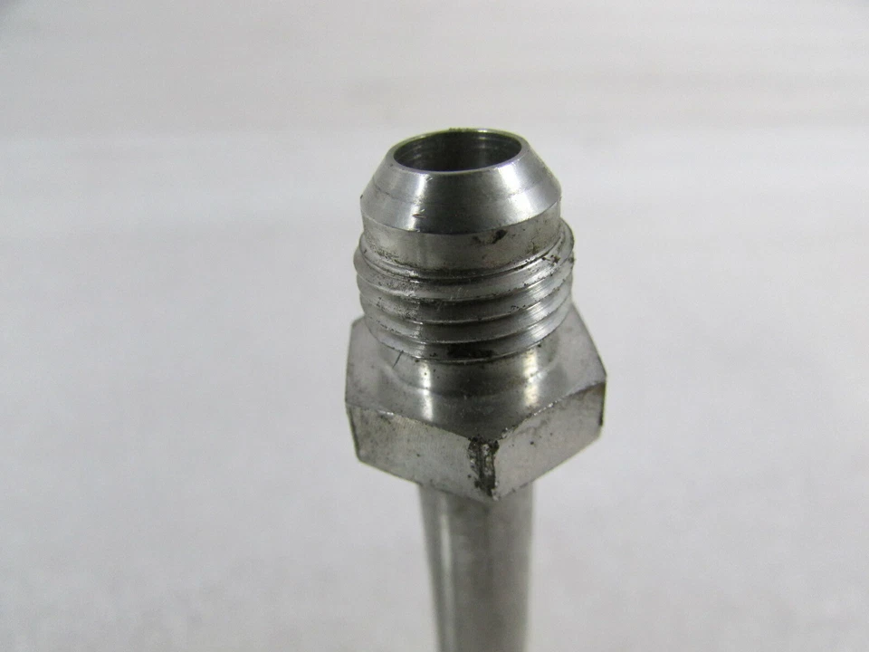 McLaren MP4-12C, RH, riel de combustible derecho, usado Foto 3 de 4