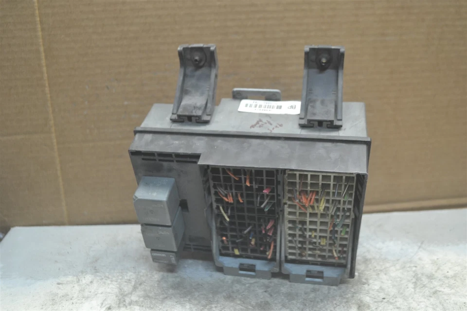Unidad de conexión de relé de caja de fusibles Buick Park Avenue 1997-05 módulo 15366404 826-6D4 Foto 4 de 4