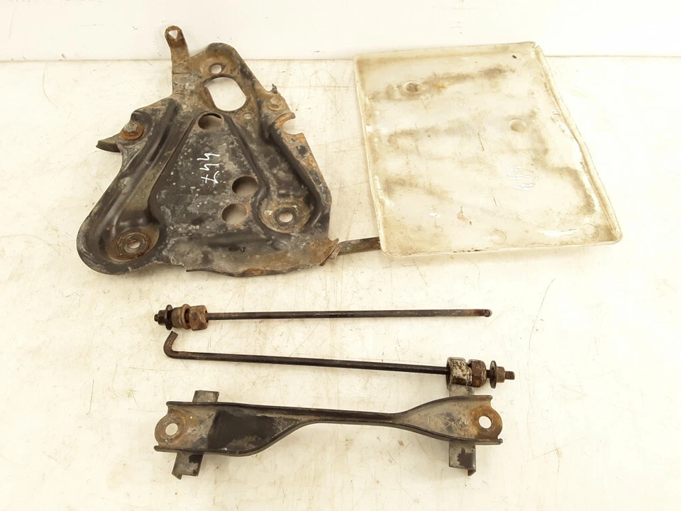 Toyota Celica T230 mk7 2000 1.8 Gasolina Batería Soporte Pad Late 74431-35030 Foto 3 de 4