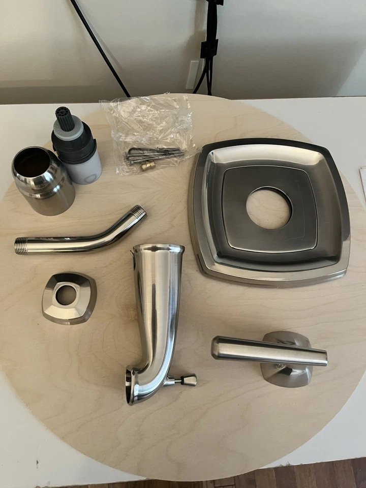 Kit de adornos de baño/ducha American Standard TU018502.295 Edgemere sin cabezal de ducha NUEVO Foto 4 de 4