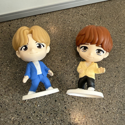 2pc Mini Chibi Style Figure Set w/ White Stands, Multicolor Plastic