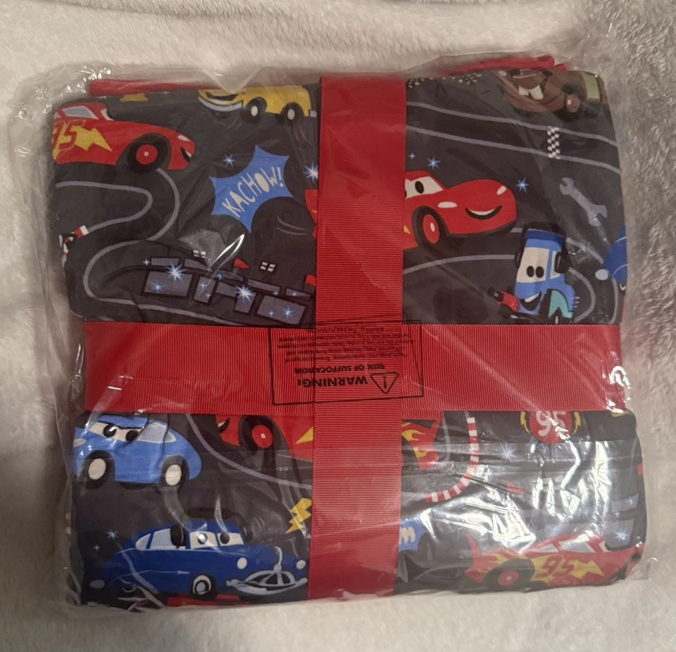 Cobertor de nuvem Little Sleepies Disney Pixar Cars copo de pistão - Novo na caixa Lightning McQueen - Imagem 2 de 4