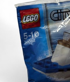 Lego City Police Boat 30002 2009 - New Sealed Police Minifigure
