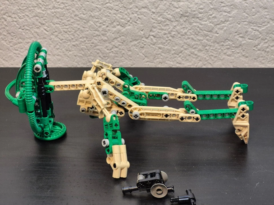 LEGO Technic Star Wars: Pit Droid Action Figure 2000 Near Complete Set 8000 - Image 4 of 4