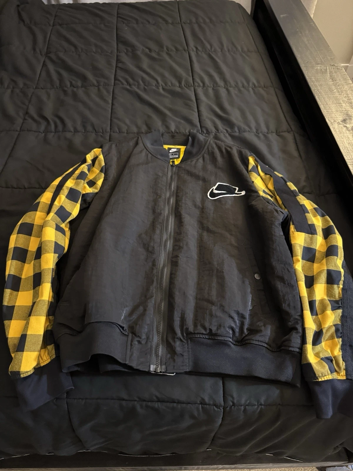Nike Sportswear Bomber Jacket Mens Sz L Black Yellow Plaid Thermore Synthetic
Opens in a new window