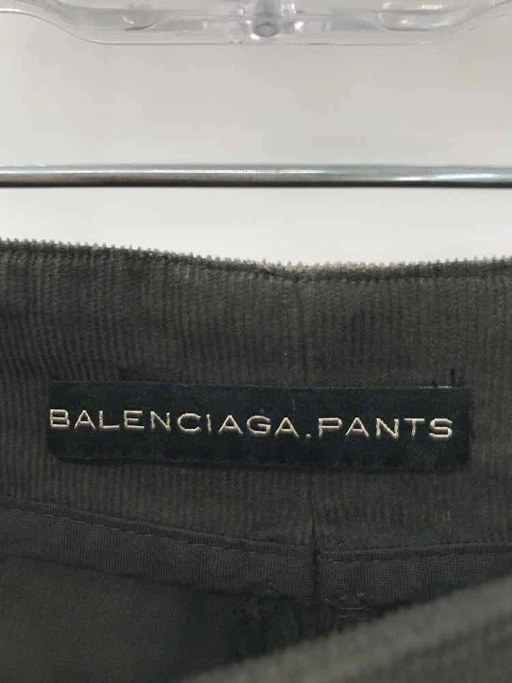 Pantalones informales de pana Balenciaga verde talla 41 usados Foto 3 de 3