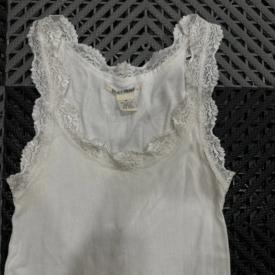 Camiseta sin mangas acanalada con ribete de encaje Lucky Brand blanca sin mangas informal verano Foto 2 de 4