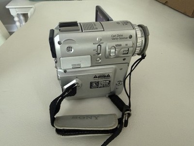 Sony Handycam DCR-PC105 MiniDV Camcorder Silver NightShot 10x Zoom 2.5'' LCD