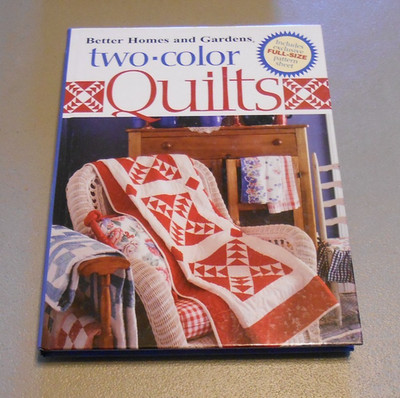 Brand New Two-Color Quilts [With Full-Size Pattern Sheet] by Banker, Susan M.