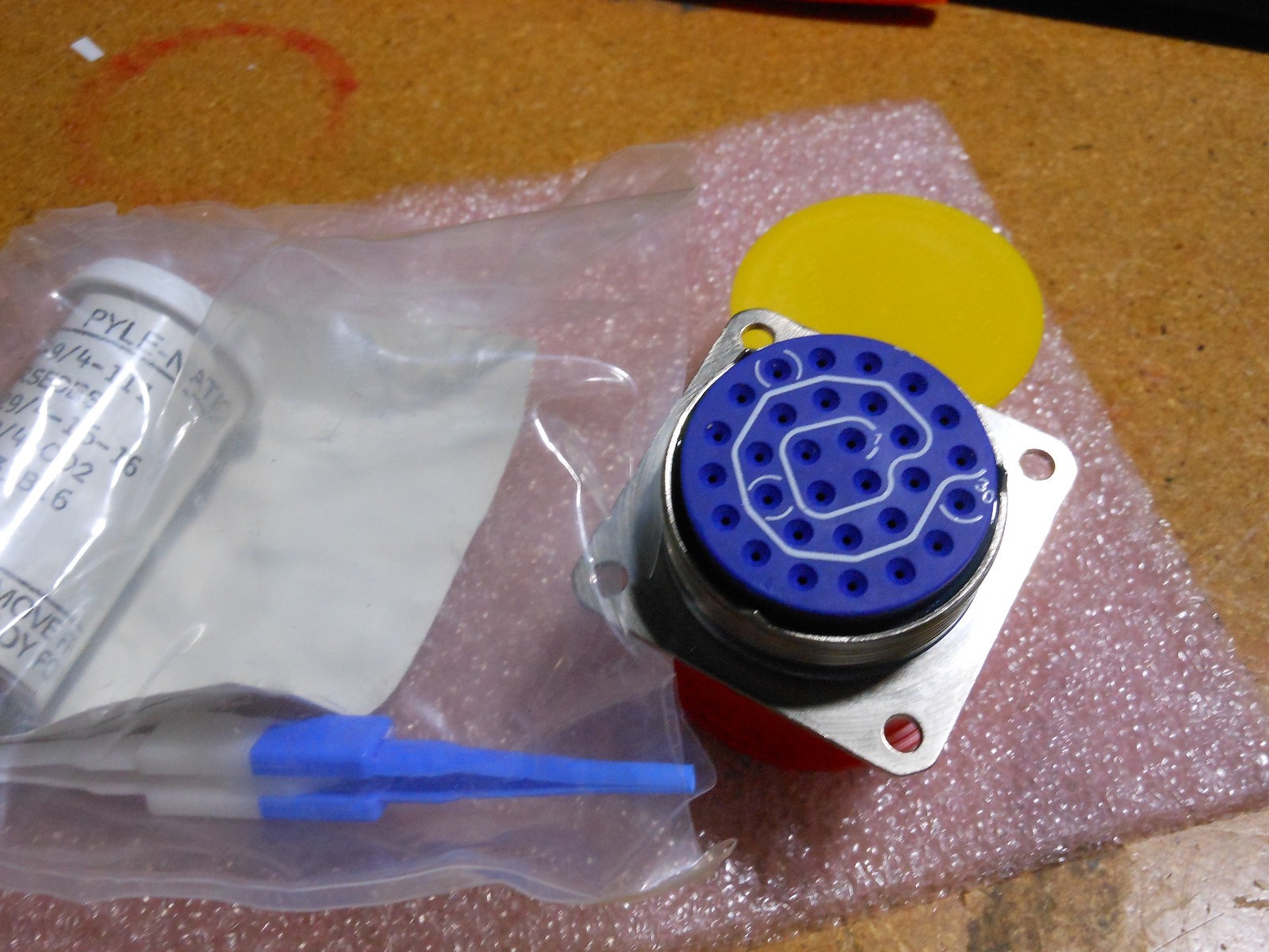 PYLENATIONAL CONNECTOR W/CONTACTS BTG172430PD NSN 593501373