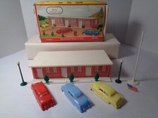 PLASTICVILLE MOTEL,BOX,3 AUTO'S,3 SHRUBS,FLAGPOLE,2 LIGHT POLES 