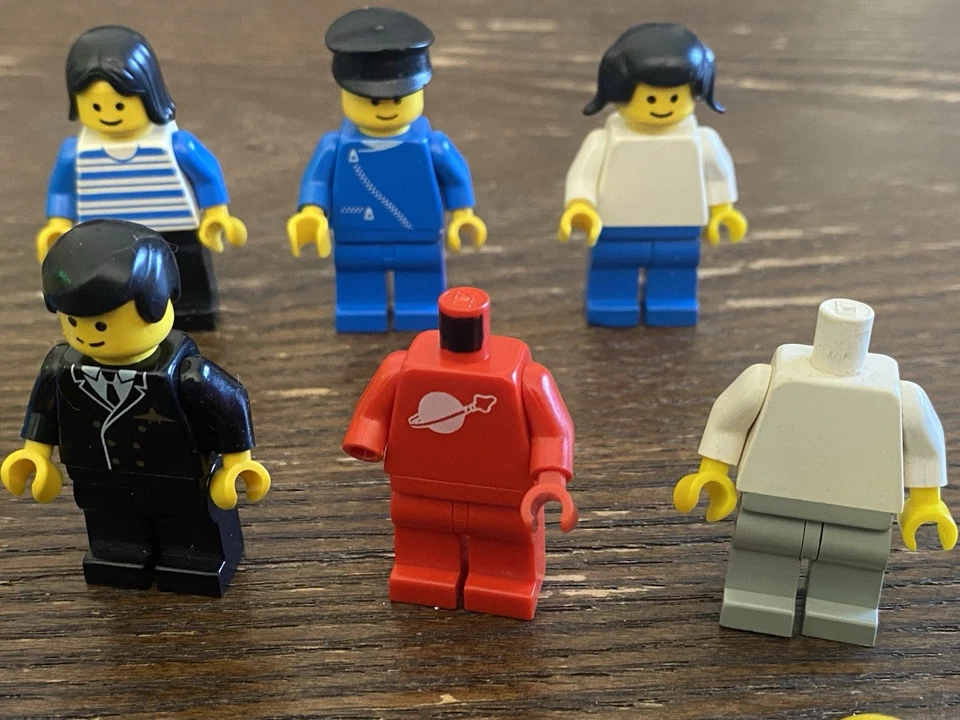 Lote de minifiguras Lego vintage aleatorias con accesorios - ciudad, pueblo, aeropuerto Foto 3 de 4