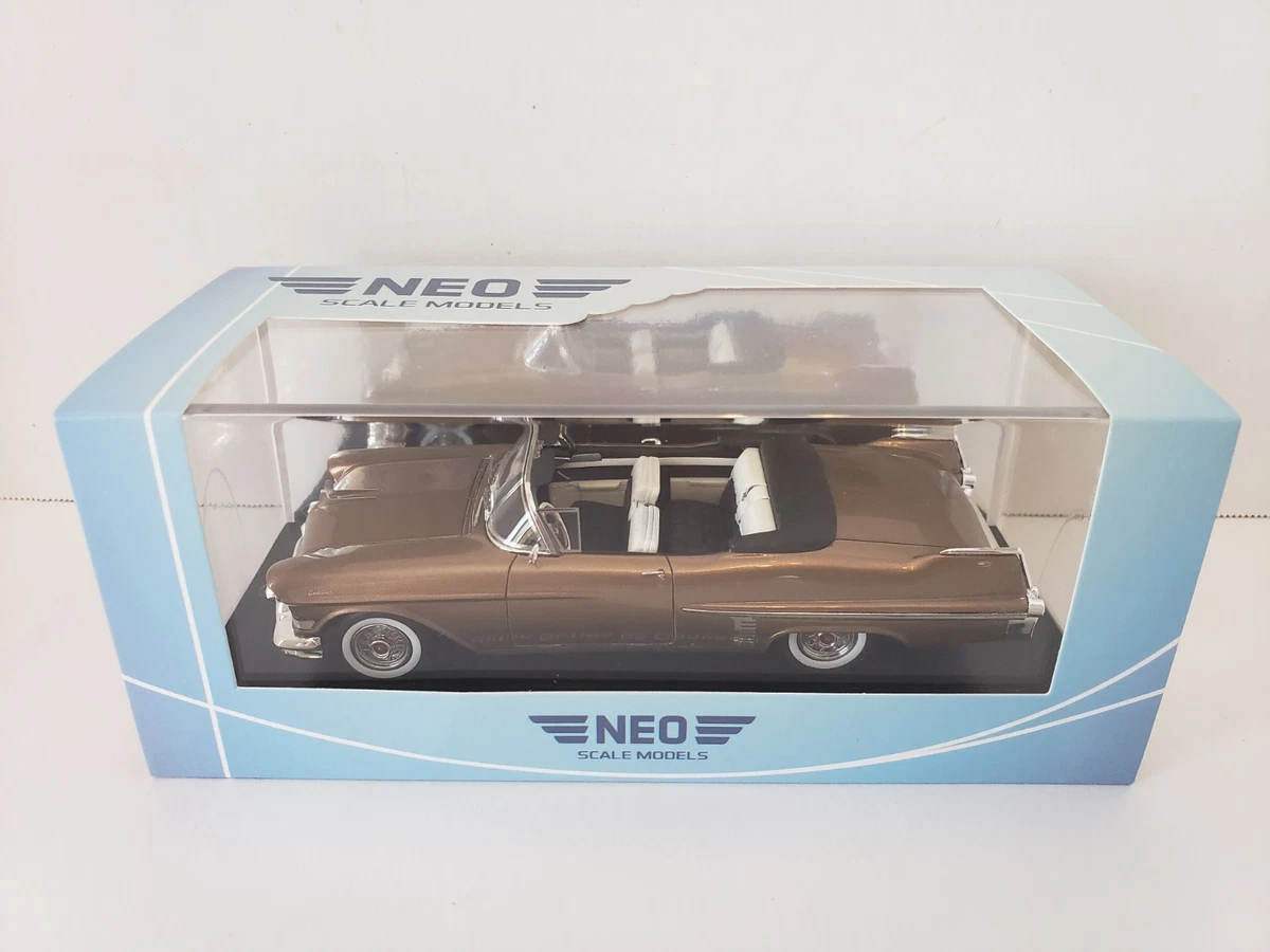 NEO 46991 Chevrolet Special de Luxe Convertible, 1941 /beige