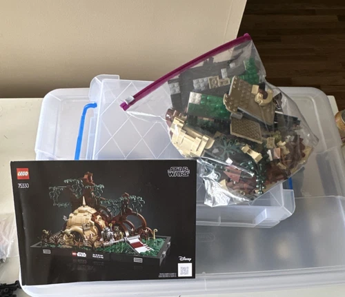 LEGO Star Wars Dagobah Jedi Training Diorama 75330 Yoda R2-D2 Complete Set