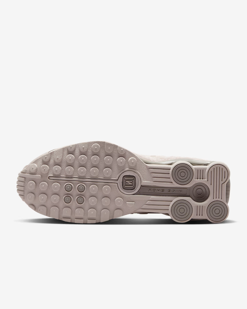 HV0934-001 Nike Shox R4 College Grey Flat Pewter (Women's) | eBay