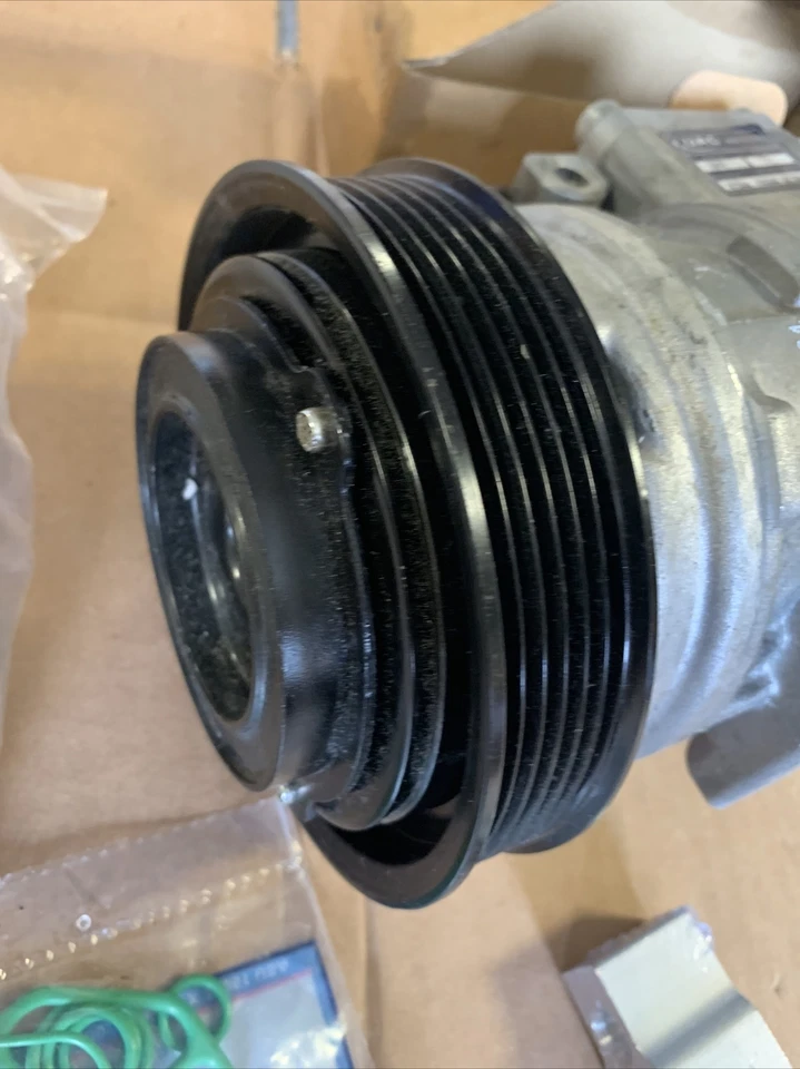 UAC KT 1001 A/C Compressor and Component Kit For 94-99 Toyota Camry Avalon 3.0L - Image 4 of 4