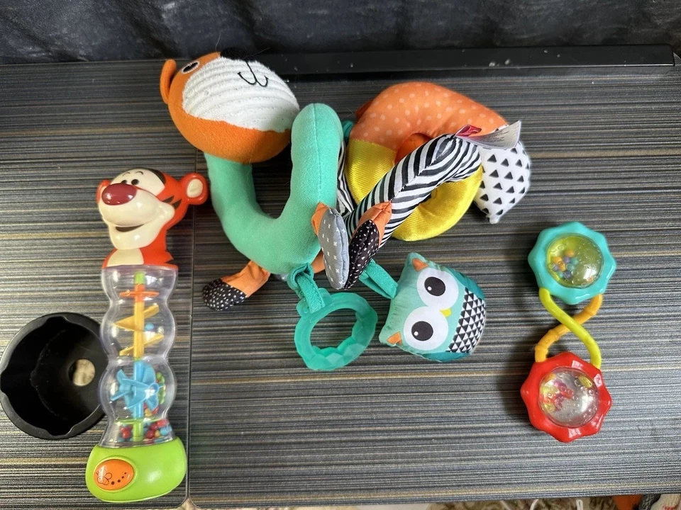 Lote de juguetes de aprendizaje Infantino y sonajero bebé Disney Winnie The Pooh tigger sonajero Foto 2 de 4